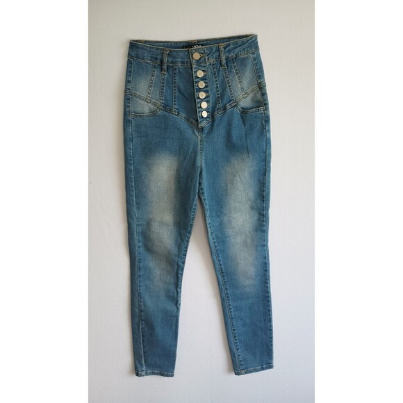 Fashion Nova Women's Juniors  Straight Leg Light Washed Jeans Botton Fly Size 3 - Picture 1 of 14